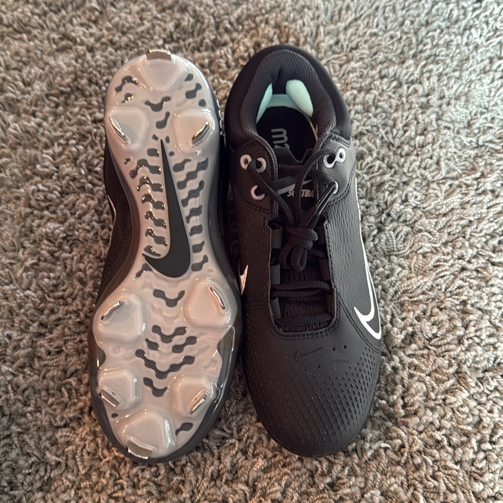 Women’s Hyperdiamond 4 NIKE Softball Cleats (8) - Picture 4 of 6